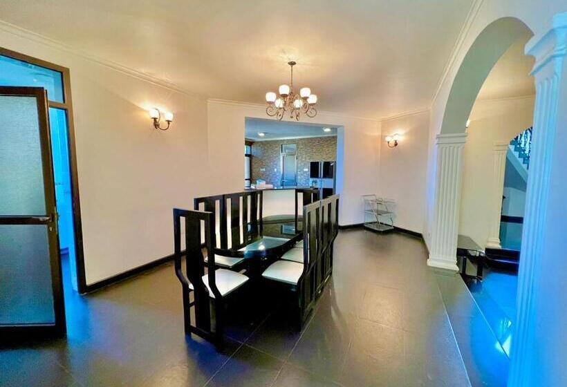 ペンション Wenzi Luxury Homes