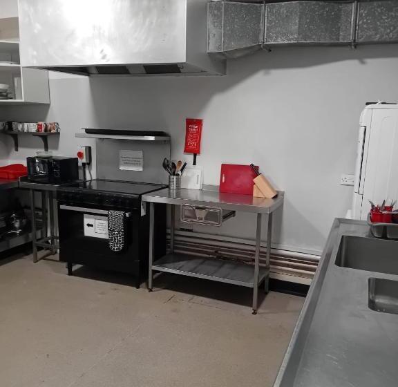 Bed and Breakfast Double Rooms Free Street Parking Near Lfc