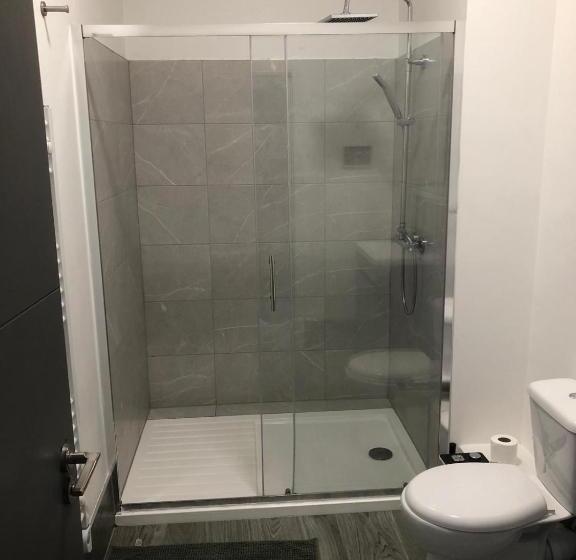 Bed and Breakfast Double Rooms Free Street Parking Near Lfc