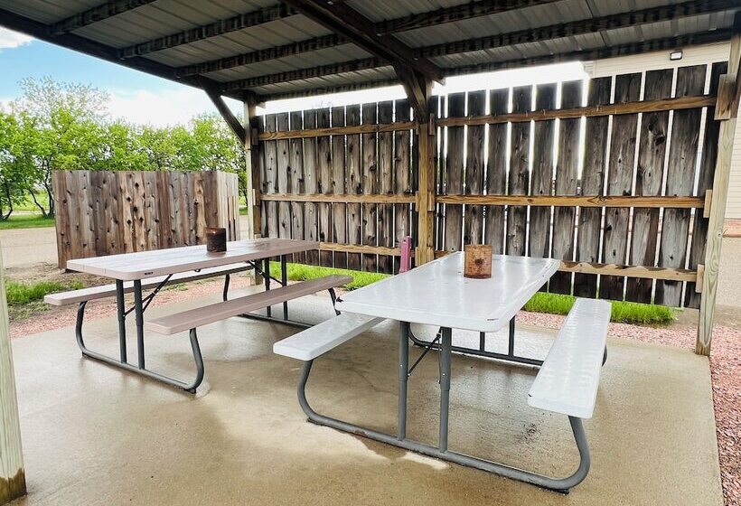 فندق Hawarden Harvest Inn