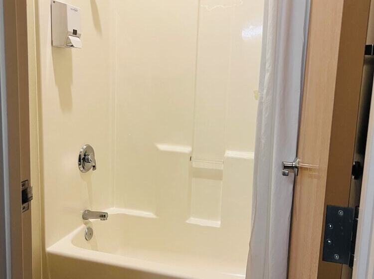 فندق Hawarden Harvest Inn