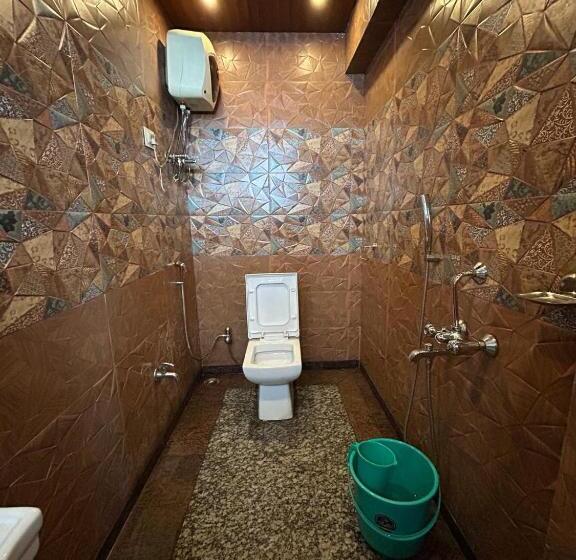 Отель Ratna Villa Inn