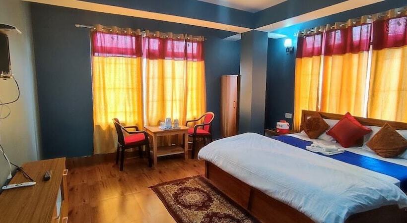 Отель The 4 Season Sikkim Pelling