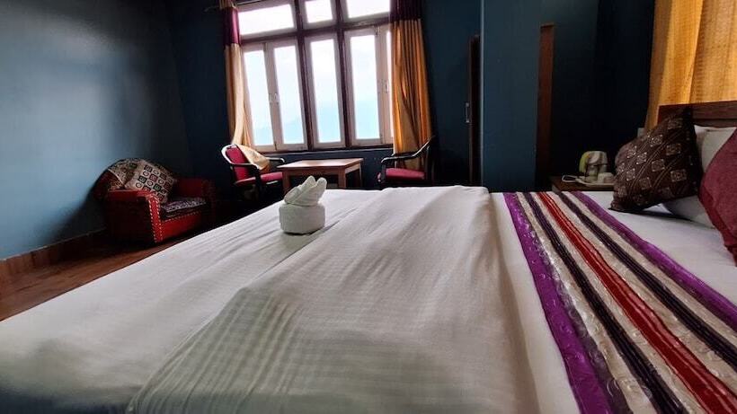 Отель The 4 Season Sikkim Pelling