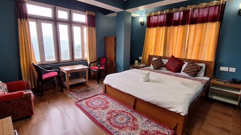 Отель The 4 Season Sikkim Pelling