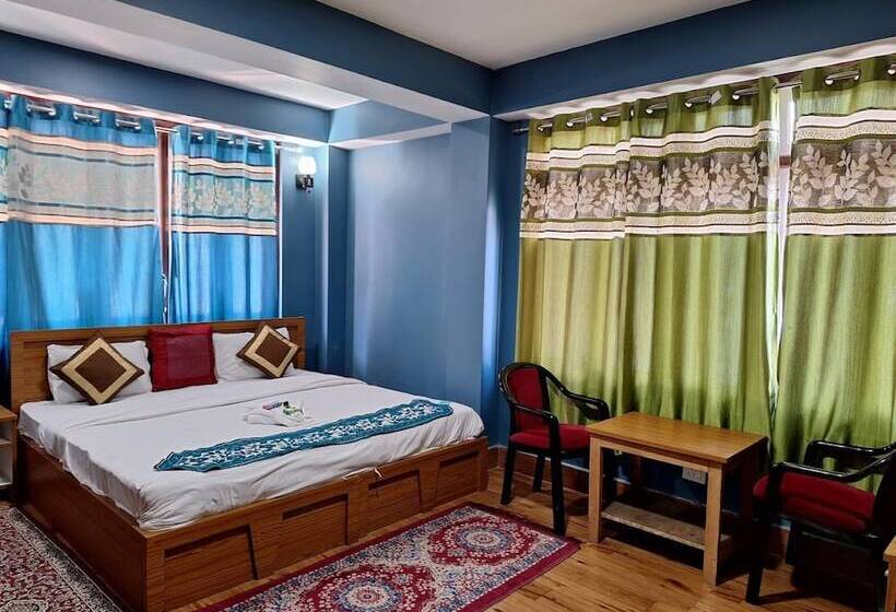 Отель The 4 Season Sikkim Pelling