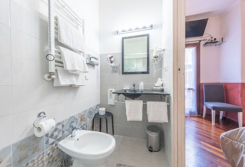 پانسیون Room In B&b   Camera Doppia In History House