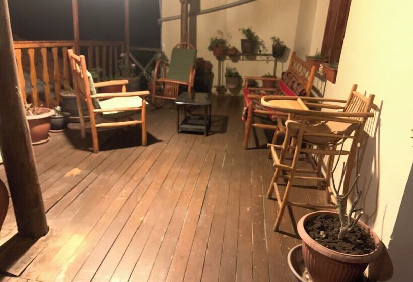 تختخواب و صبحانه Pacha House