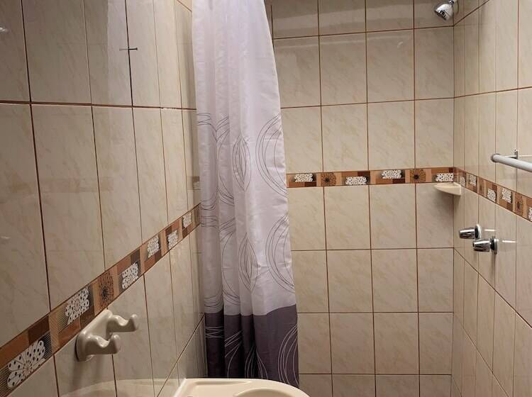 تختخواب و صبحانه Pacha House