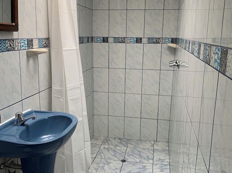 تختخواب و صبحانه Pacha House