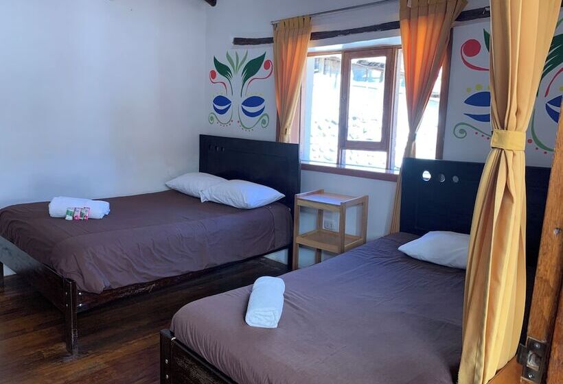 تختخواب و صبحانه Pacha House