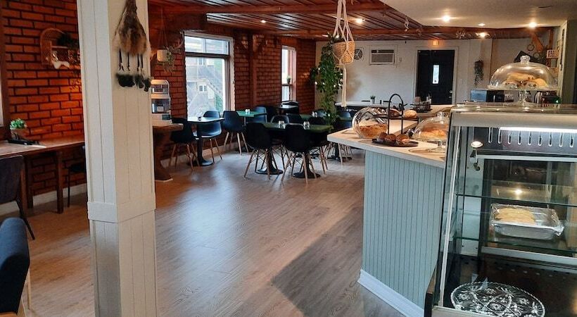 酒店 Kwe Café & Auberge