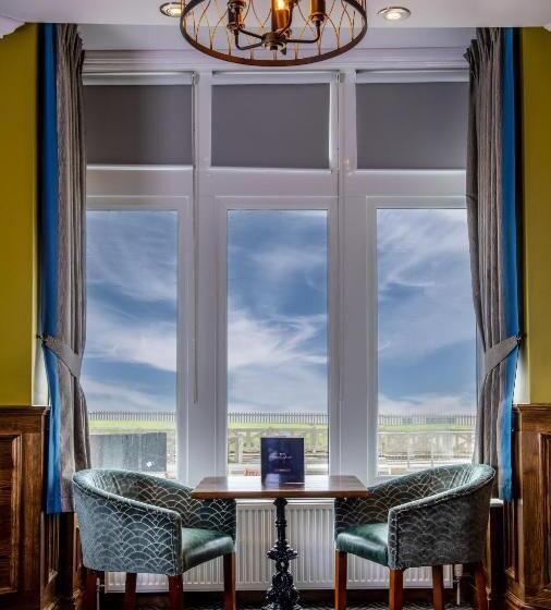 Отель The Highlands, Bispham