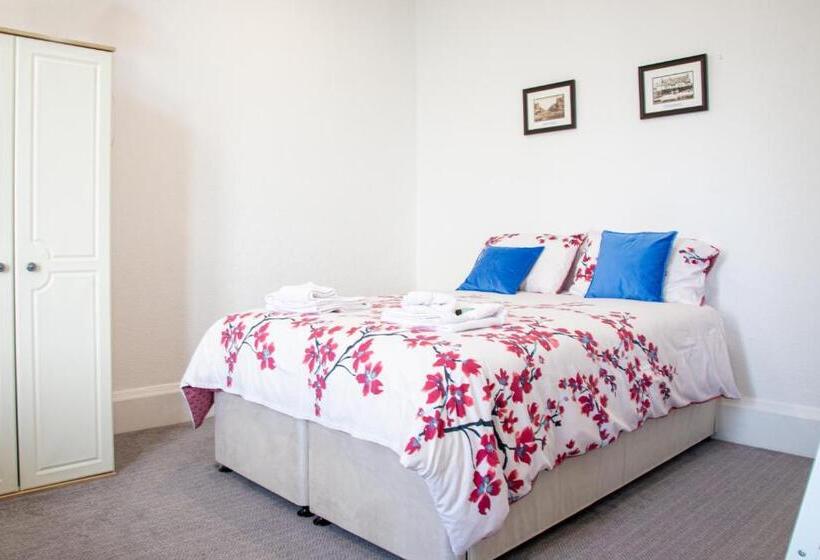 Отель The Highlands, Bispham