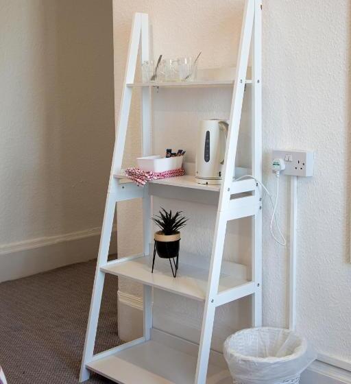 Отель The Highlands, Bispham