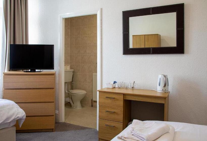 Отель The Highlands, Bispham