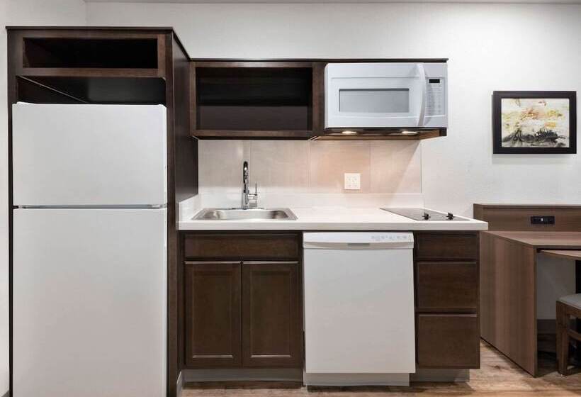 בית מלון כפרי Woodspring Suites Kansas City Airport