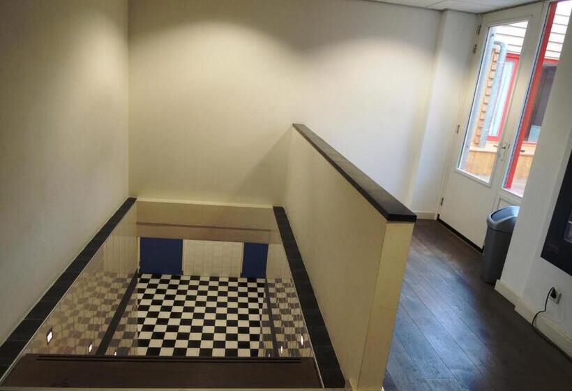 הוסטל 3be Backpackers Bed & Breakfast Eindhoven