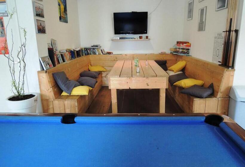 הוסטל 3be Backpackers Bed & Breakfast Eindhoven