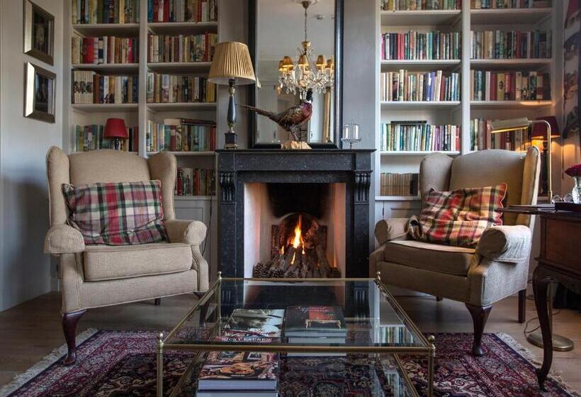 B & B Hotel The Baron Crown