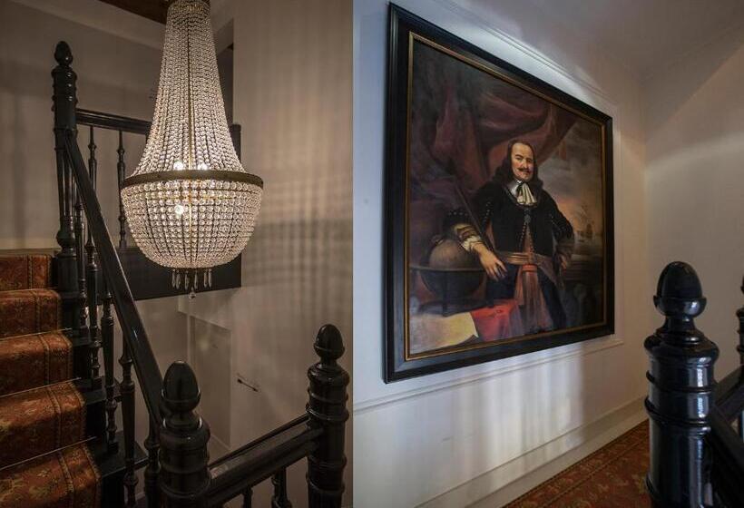 B & B Hotel The Baron Crown