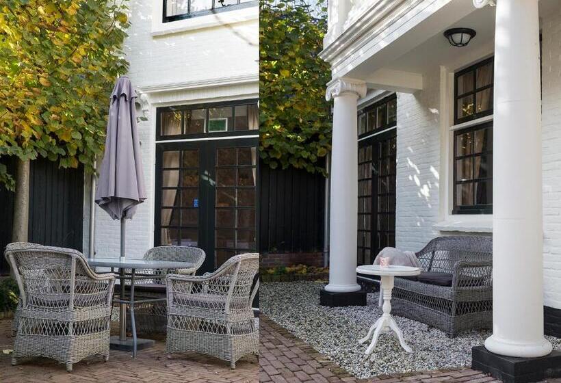 B & B Hotel The Baron Crown