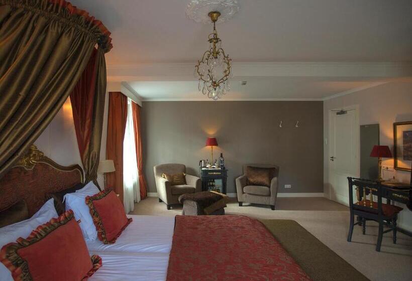 B & B Hotel The Baron Crown