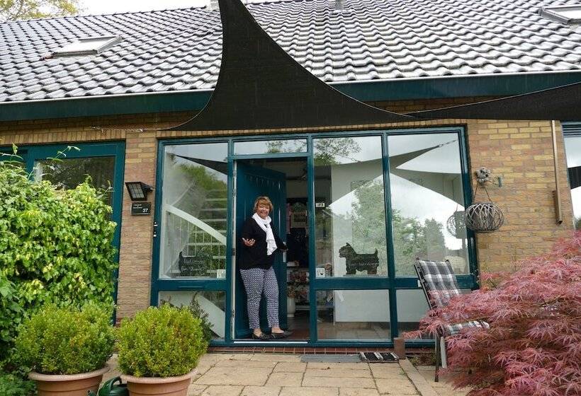 B&b Opdeparkkamp Met Laadpaal Voor Elektrische Auto S