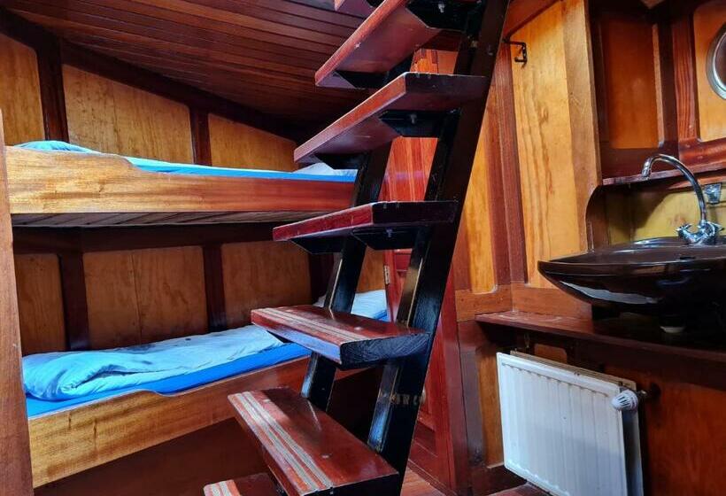 تختخواب و صبحانه Anna Maria Ii