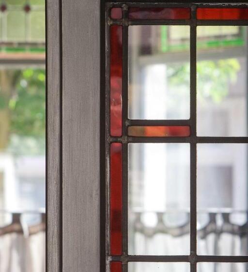 تختخواب و صبحانه Ensche Day Inn