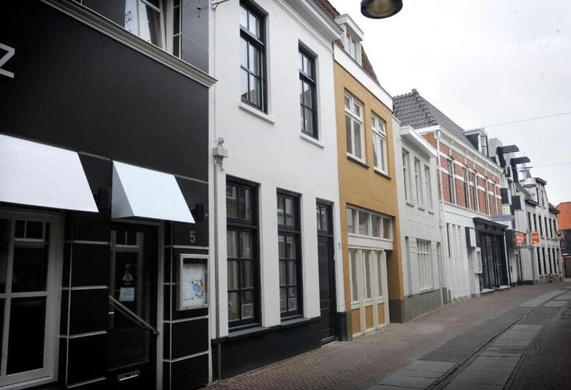 Bed and Breakfast Oekepoek Down Town