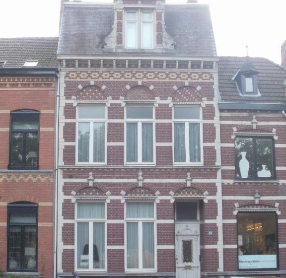 تختخواب و صبحانه Op De Burg