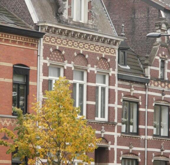 تختخواب و صبحانه Op De Burg