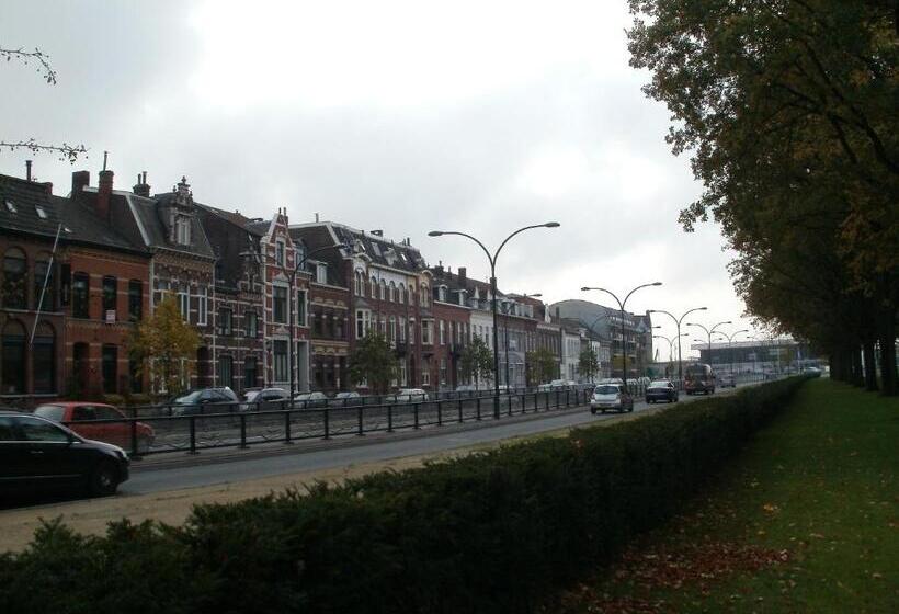 تختخواب و صبحانه Op De Burg