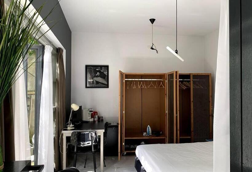 تختخواب و صبحانه Zocher6 Bnb A Monumental Town House In The City Center