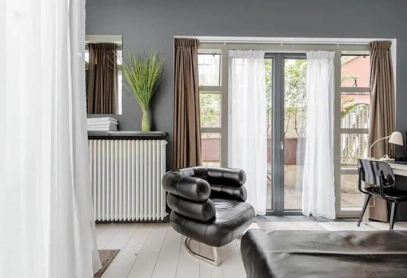 تختخواب و صبحانه Zocher6 Bnb A Monumental Town House In The City Center