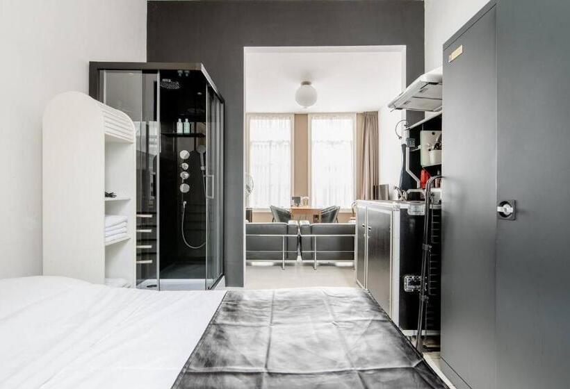 تختخواب و صبحانه Zocher6 Bnb A Monumental Town House In The City Center