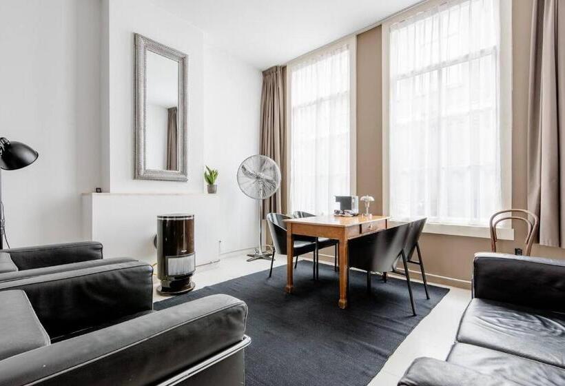 تختخواب و صبحانه Zocher6 Bnb A Monumental Town House In The City Center