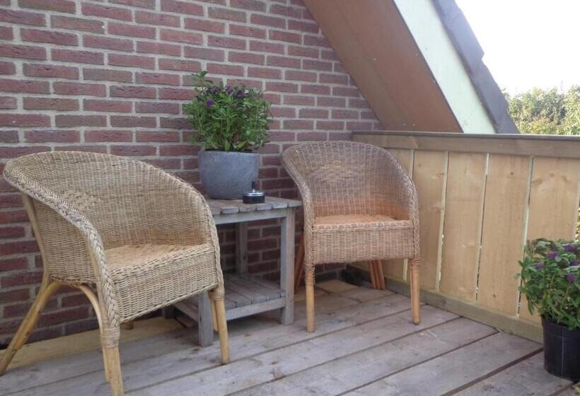 Bed & Breakfast  Op 7