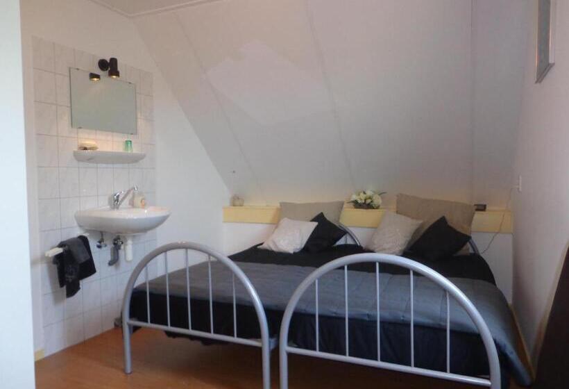 Bed & Breakfast  Op 7