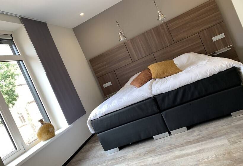 هتل Café Restaurant De Ploeg