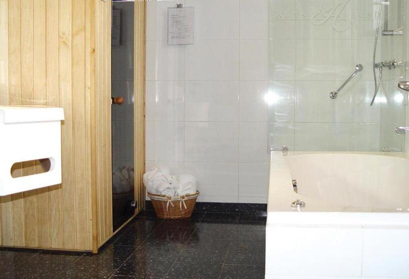 هتل Huys Van Heusden