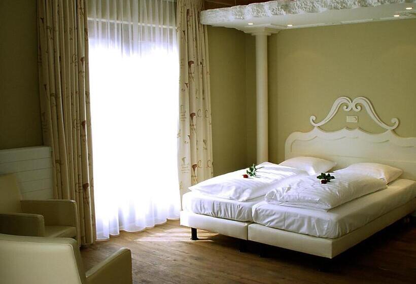 هتل Huys Van Heusden