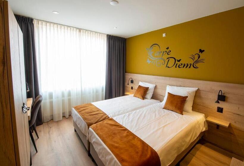 Отель Onder De Linden