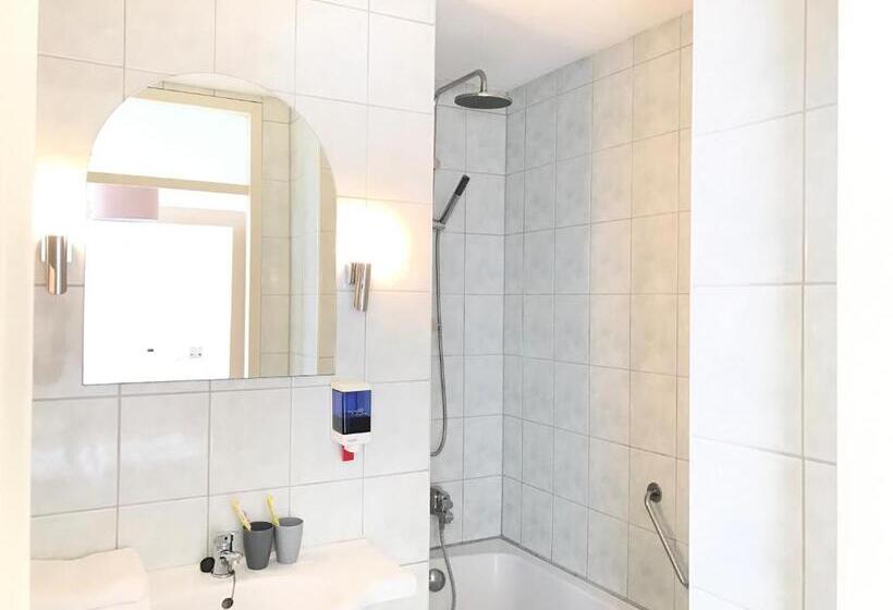 Отель Van Oppen