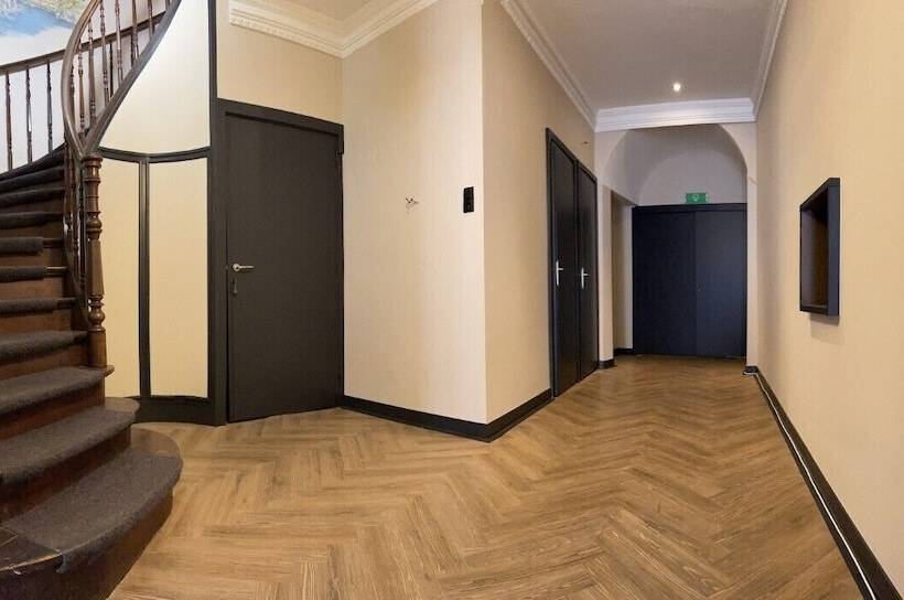 Отель Van Oppen