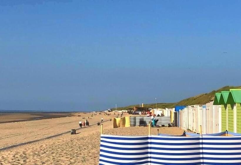 Strandhotel Dennenbos