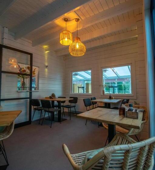 Strandhotel Dennenbos