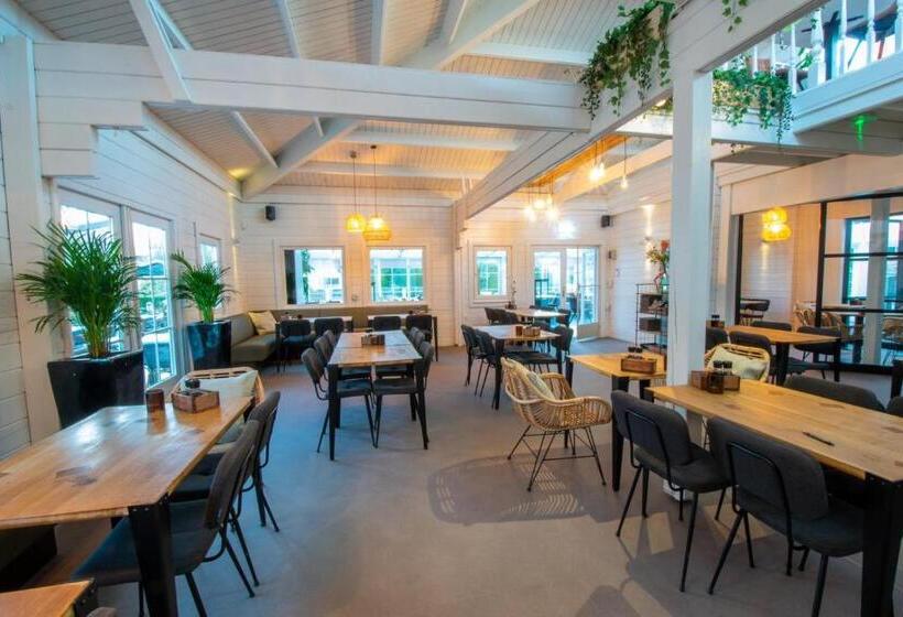 Strandhotel Dennenbos