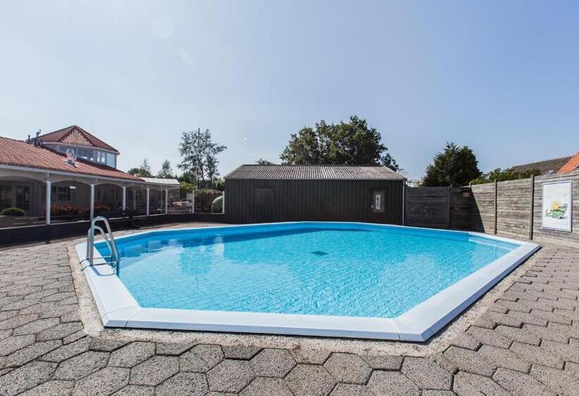 Strandhotel Dennenbos